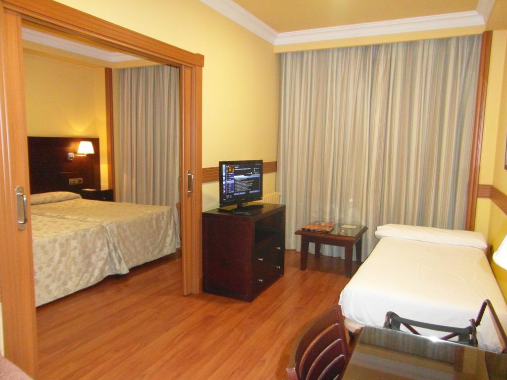 Hotel II Castillas Ávila Buitenkant foto