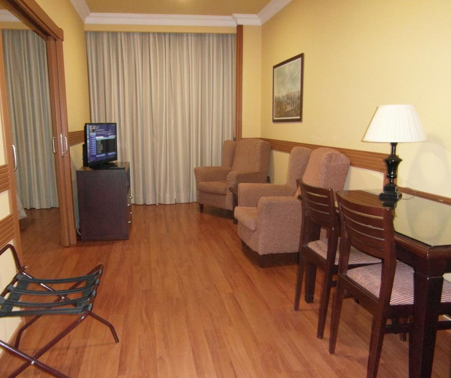 Hotel II Castillas Ávila Buitenkant foto