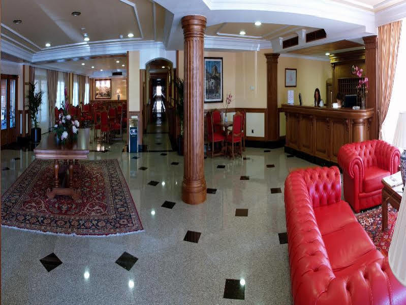 Hotel II Castillas Ávila Buitenkant foto